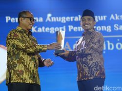 Mas Adi Raih Penghargaan detikJatim Awards Atas Kepedulian Terhadap Santri