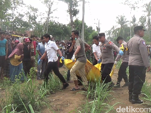 Video Motif Pembunuhan Pria di Ladang Tebu Lumajang: Kesal Senggolan di Jalanan Video Motif Pembunuhan Pria di Ladang Tebu Lumajang: Kesal Senggolan di Jalanan
