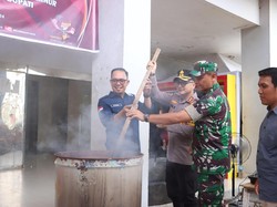 Polisi-KPU Musnahkan 503 Surat Suara Berlebih dan Cek Kesiapan TPS di Inhil