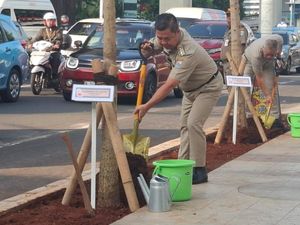 Pemprov DKI Tanam 137 Pohon di Rasuna Said: Untuk Estetika dan Penghijauan