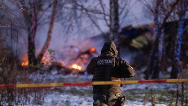 Pesawat Kargo DHL Jatuh Timpa Rumah di Lithuania
