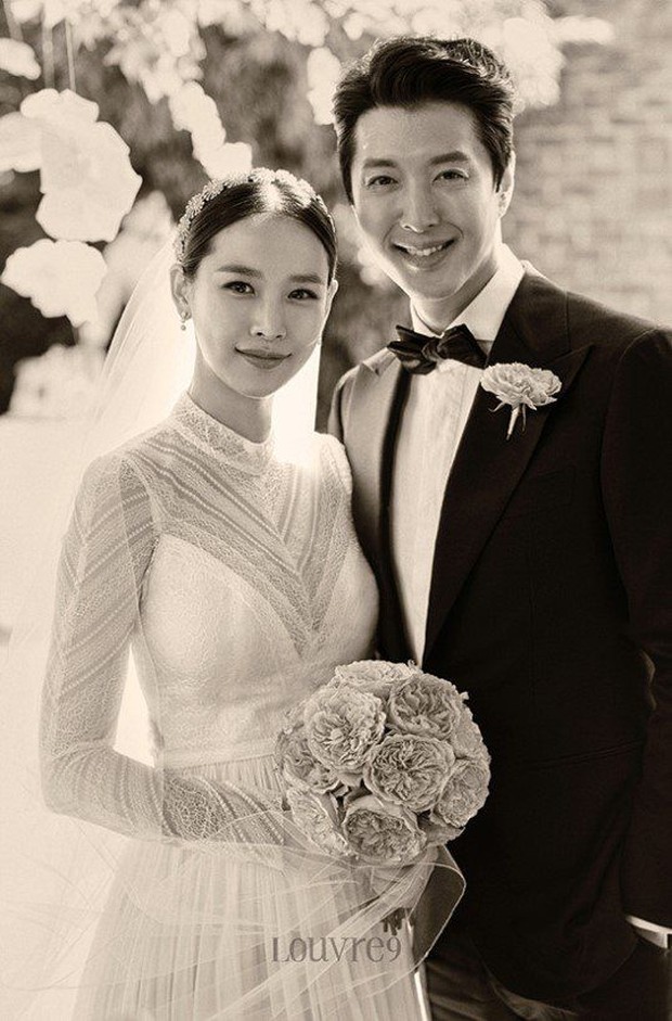 Potret pernikahan Lee Dong Gun dan Jo Yoon Hee/Foto: Louvre9 Photo Studio