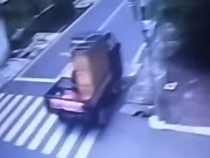 Sopir Pikap Lawan Arah Tabrak Pemotor-Tewaskan Bayi di Jaksel Jadi Tersangka Sopir Pikap Lawan Arah Tabrak Pemotor-Tewaskan Bayi di Jaksel Jadi Tersangka