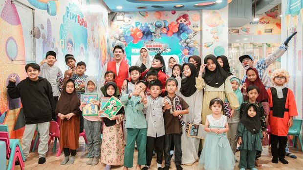 Selebgram Shindy mengajak anak yatim piatu bermain bersama.