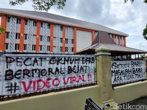 Geger Anggota DPRD Gunungkidul Diduga Video Call Sex, Massa Demo Kantor Dewan Geger Anggota DPRD Gunungkidul Diduga Video Call Sex, Massa Demo Kantor Dewan