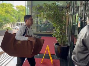 Menag Nasaruddin Umar Serahkan Barang Diduga Gratifikasi ke KPK