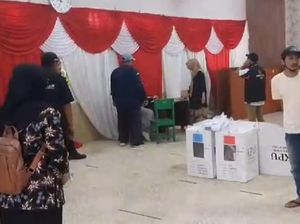 Cagub Jabar Acep Adang Akan Mencoblos di TPS 04 Cipakat Tasikmalaya Cagub Jabar Acep Adang Akan Mencoblos di TPS 04 Cipakat Tasikmalaya