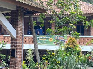 Ini Tempat Beli Oleh-oleh di Desa Adat Cirendeu, Olahannya Serba Singkong Ini Tempat Beli Oleh-oleh di Desa Adat Cirendeu, Olahannya Serba Singkong
