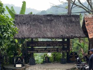 Kampung Adat Cireundeu, Punya Tradisi Sakral yang Dijaga Hingga Kini Kampung Adat Cireundeu, Punya Tradisi Sakral yang Dijaga Hingga Kini