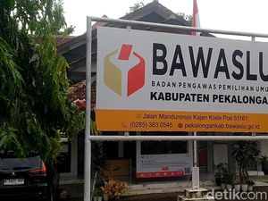 Bawaslu Periksa Saksi-saksi Dugaan Politik Uang di Pekalongan, Terlapor Mangkir Bawaslu Periksa Saksi-saksi Dugaan Politik Uang di Pekalongan, Terlapor Mangkir