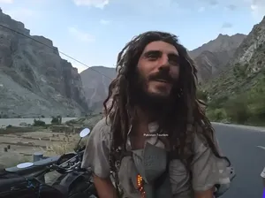 Eks Rider Moto2 Ini Nyeker Selama Enam Tahun, Jalan dari Spanyol ke Pakistan Eks Rider Moto2 Ini Nyeker Selama Enam Tahun, Jalan dari Spanyol ke Pakistan