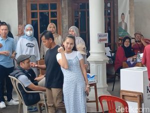 Keluarga Ayu Ting Ting Antusias Nyoblos, Punya Harapan Besar Untuk Depok