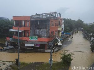 Kawasan Amplas Medan Juga Terendam Banjir Kawasan Amplas Medan Juga Terendam Banjir