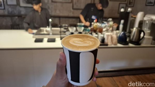 Di Balik Pintu Kecil Kafe Ini Ada Racikan Beragam Kopi Enak