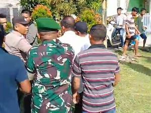Panas Warga-Petugas KPPS di Bone Bolango gegara Masalah Tinta Pilkada Panas Warga-Petugas KPPS di Bone Bolango gegara Masalah Tinta Pilkada