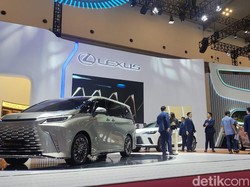 Ssst... Pembeli Mobil Lexus di Indonesia Hampir Separuhnya Kredit!