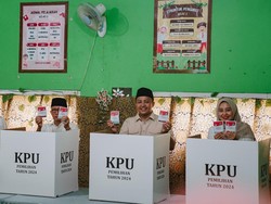 Rusdi Sutejo Nyoblos di Bangil Optimis Menang: Hasil Tidak Khianati Usaha