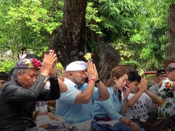 De Gadjah Bersembahyang di Pura Sebelum Nyoblos ke TPS