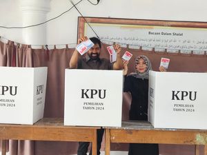 Tak Jadi di Banda Aceh, Cagub Mualem Nyoblos di Kampung Halaman Tak Jadi di Banda Aceh, Cagub Mualem Nyoblos di Kampung Halaman