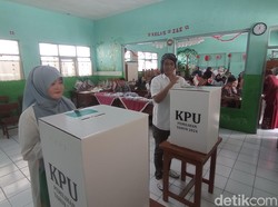 Guyonan Cawawalkot Tasik Diky Candra Usai Nyoblos