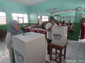 Guyonan Cawawalkot Tasik Diky Candra Usai Nyoblos Guyonan Cawawalkot Tasik Diky Candra Usai Nyoblos