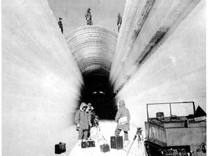 Kisah Kota di Bawah Lapisan Es Setebal 30 Meter Kisah Kota di Bawah Lapisan Es Setebal 30 Meter