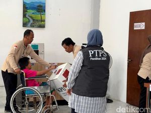 Ratusan warga Liponsos Keputih Nyoblos Pilkada 2024 Ratusan warga Liponsos Keputih Nyoblos Pilkada 2024