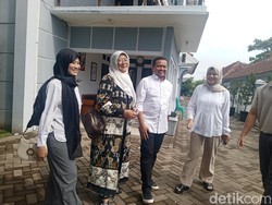Makna Baju Putih Dony Ahmad Munir Saat Pencoblosan Pilkada Sumedang