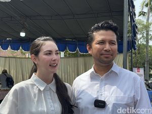 Pesan Arumi Bachsin Ingatkan Anak Muda Jangan Golput Pesan Arumi Bachsin Ingatkan Anak Muda Jangan Golput