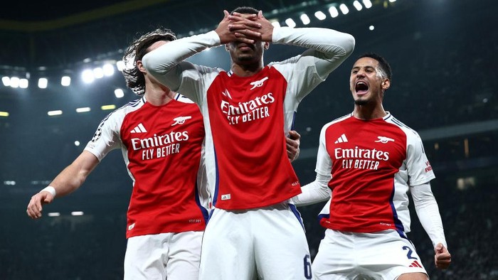 LISBON, PORTUGAL - NOVEMBER 26: a during the UEFA Champions League 2024/25 League Phase MD5 match between Sporting Clube de Portugal and Arsenal FC at Estadio Jose Alvalade on November 26, 2024 in Lisbon, Portugal. (Photo by Carlos Rodrigues/Getty Images)