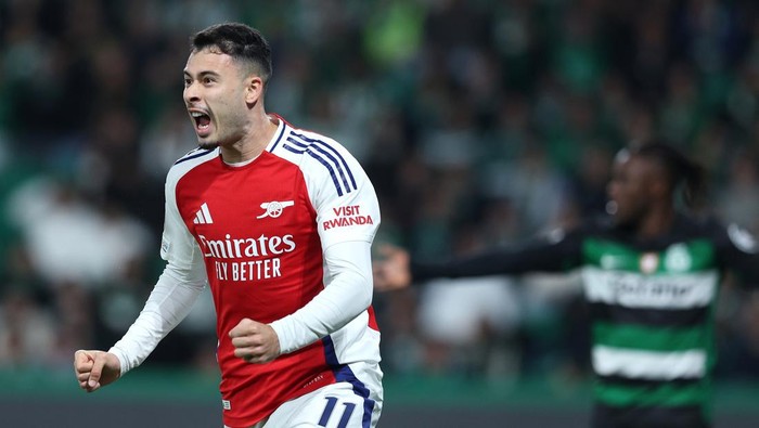 LISBON, PORTUGAL - NOVEMBER 26: Gabriel Martinelli of Arsenal celebrates scoring his teams first goal during the UEFA Champions League 2024/25 League Phase MD5 match between Sporting Clube de Portugal and Arsenal FC at Estadio Jose Alvalade on November 26, 2024 in Lisbon, Portugal. (Photo by Carlos Rodrigues/Getty Images)
