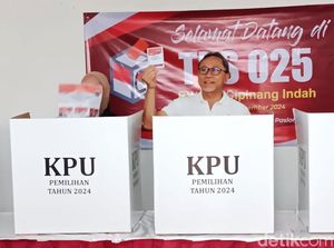 Gaya Menteri Ekonomi Prabowo Nyoblos Pilkada Gaya Menteri Ekonomi Prabowo Nyoblos Pilkada