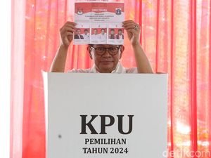 Video: Momen Pramono Ajak Anak dan Istri Nyoblos di TPS 046 Cipete Jaksel