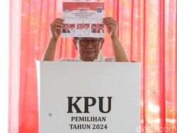 Video: Momen Pramono Ajak Anak dan Istri Nyoblos di TPS 046 Cipete Jaksel