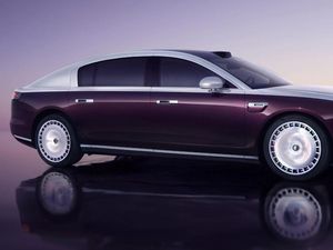 Sedan 5,4 Meter Huawei Laris Manis, Dalam 24 Jam Laku Segini Sedan 5,4 Meter Huawei Laris Manis, Dalam 24 Jam Laku Segini