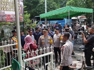 Cek TPS Surabaya-Madura, Kapolda Pastikan Pilkada Jatim Berjalan Lancar Cek TPS Surabaya-Madura, Kapolda Pastikan Pilkada Jatim Berjalan Lancar