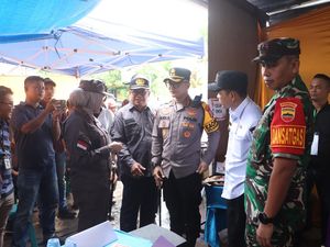 Kapolres Inhil-Forkopimda Susuri Sungai Cek Pencoblosan Pilkada Serentak Kapolres Inhil-Forkopimda Susuri Sungai Cek Pencoblosan Pilkada Serentak