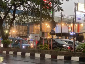 Depok Hujan Deras, Lalin di Jl Margonda Raya Macet Panjang Depok Hujan Deras, Lalin di Jl Margonda Raya Macet Panjang