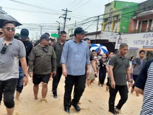 Tinjau Banjir di Medan Usai Nyoblos, Bobby: Ada 5 Kecamatan Terdampak Tinjau Banjir di Medan Usai Nyoblos, Bobby: Ada 5 Kecamatan Terdampak