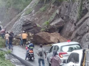 Longsor Tutup Akses Poros Maros-Bone di Tompo Ladang, Lalin Lumpuh