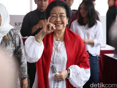 Momen Megawati dan Puan Pamer Kelingking Bertinta Usai Nyoblos