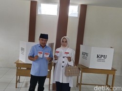 Pilbup Kuningan: Momen Paslon Nyoblos hingga Tanggapi Kampanye Hitam