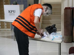 Nyoblos Pilkada, Tahanan KPK Tetap Pakai Rompi Oranye Nyoblos Pilkada, Tahanan KPK Tetap Pakai Rompi Oranye