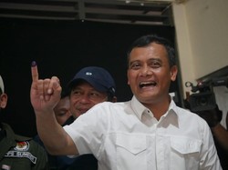 Pakai Kemeja Putih, Cagub Jateng Ahmad Luthfi Nyoblos di TPS 001 Sumber