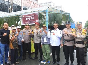 Kapolres-Pejabat Polda Riau Keliling TPS Pastikan Pencoblosan di Dumai Aman Kapolres-Pejabat Polda Riau Keliling TPS Pastikan Pencoblosan di Dumai Aman