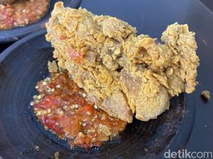 Penyetan Indonesia: Ayam Goreng Krispi Sambal Bawang yang Nonjok Pedasnya