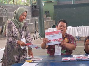 Khofifah-Emil Unggul di TPS Tempat Mas Ipin Trenggalek Nyoblos