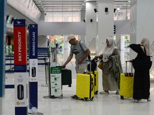 Potret Penumpang Pesawat Jelang Nataru Potret Penumpang Pesawat Jelang Nataru