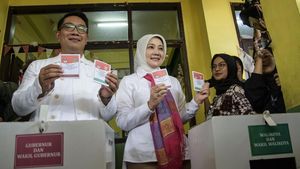 Potret RK-Suswono Gunakan Hak Pilih di Bandung dan Bogor