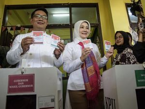 Potret RK-Suswono Gunakan Hak Pilih di Bandung dan Bogor Potret RK-Suswono Gunakan Hak Pilih di Bandung dan Bogor